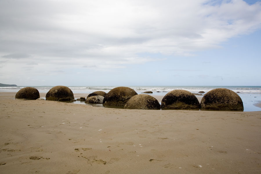 Moeraki boulders